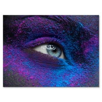 Designart 'Woman szem száraz festékkel porpigment az arcon' Modern vászon fali művészet nyomtatás
