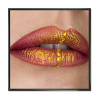 Designart 'Woman ajkak közeli képről vörös rúzs, arany festék ”modern keretes vászon fali művészet nyomtatás